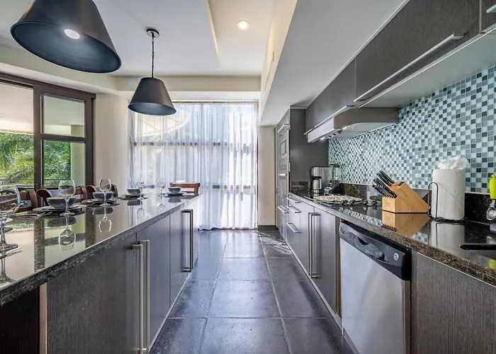Spacious La Perla With Terrace And Views Hébergement de vacances *
