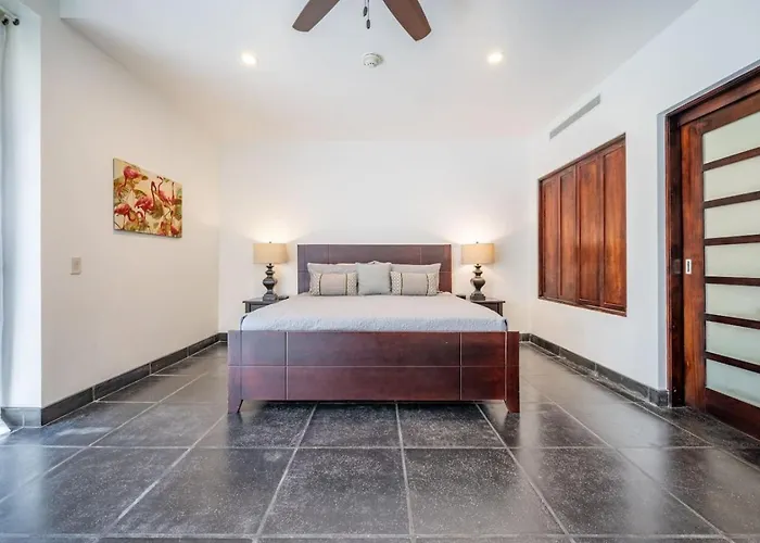 Spacious La Perla With Terrace And Views Hébergement de vacances