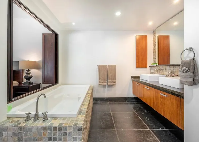 Spacious La Perla With Terrace And Views